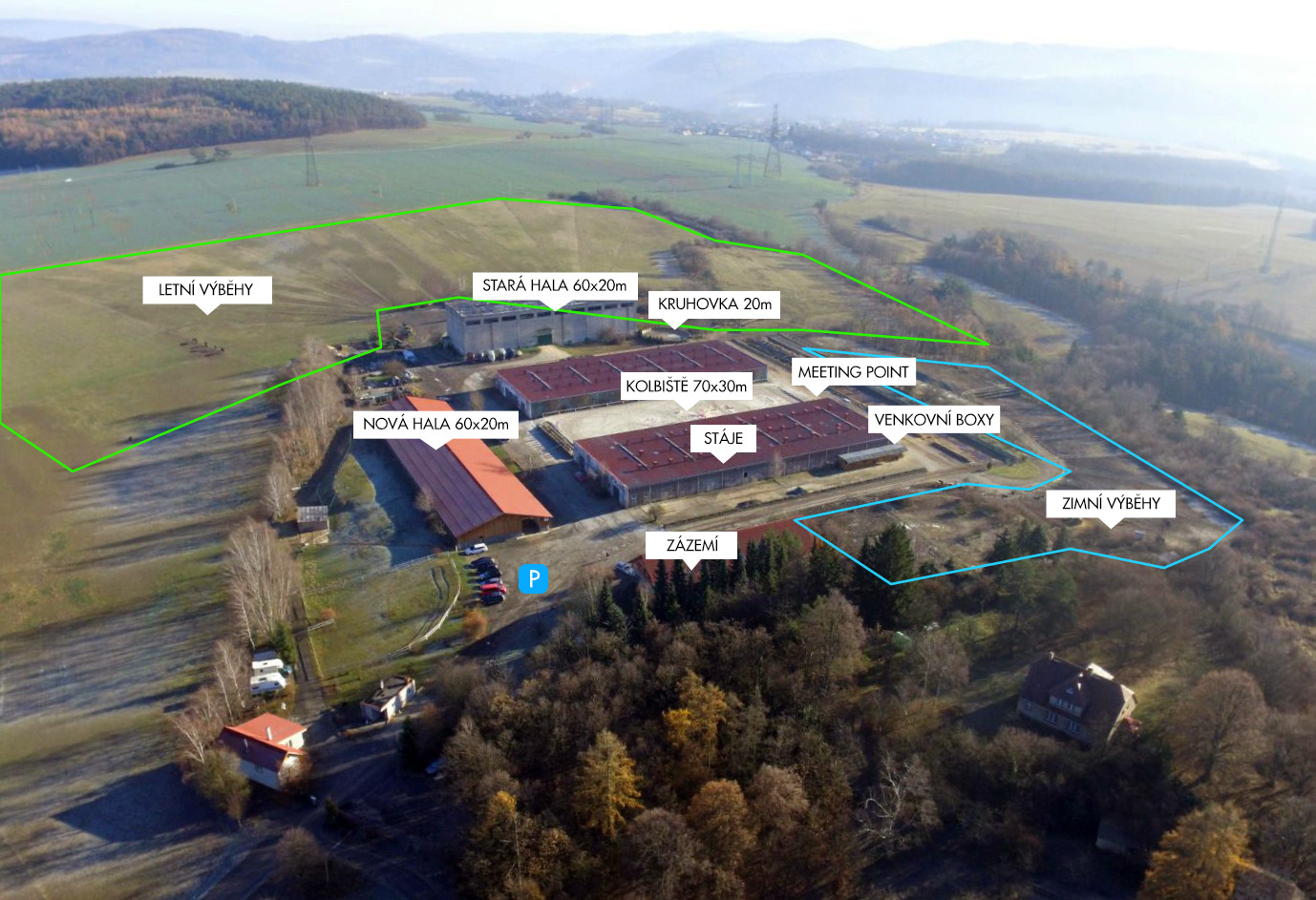 Letecký plánek areálu Stáj Urban — kolbiště, haly, stáje, výběhy